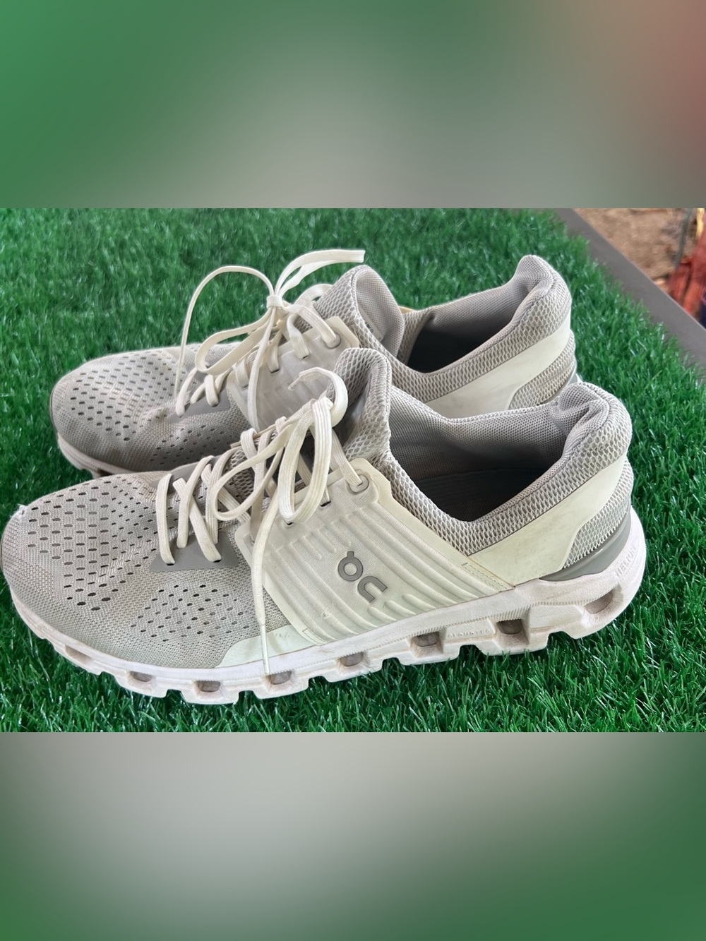 On Running Cloudswift Glacier Shoes 11